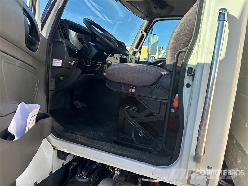 International HV613 6x4 Van Truck Umpikorikuorma-autot