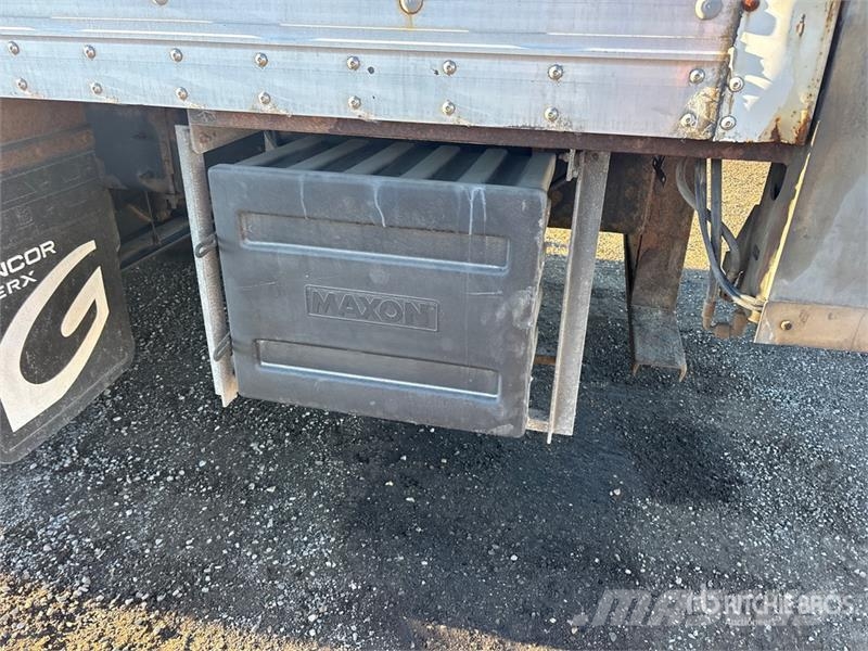 International HV613 6x4 Van Truck Umpikorikuorma-autot