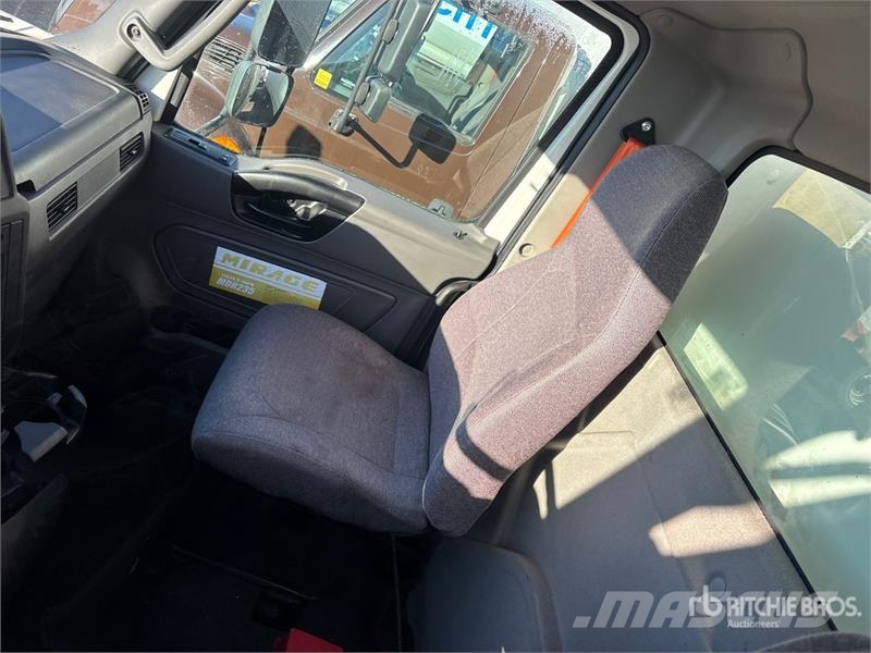 International HV613 6x4 Van Truck Umpikorikuorma-autot