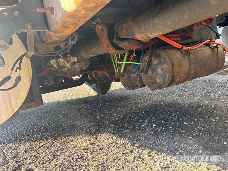 International HV613 6x4 Van Truck Umpikorikuorma-autot