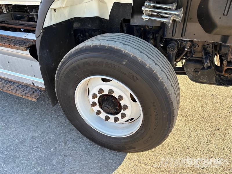 International HV613 SBA 6x4 Rollback Truck 救援车