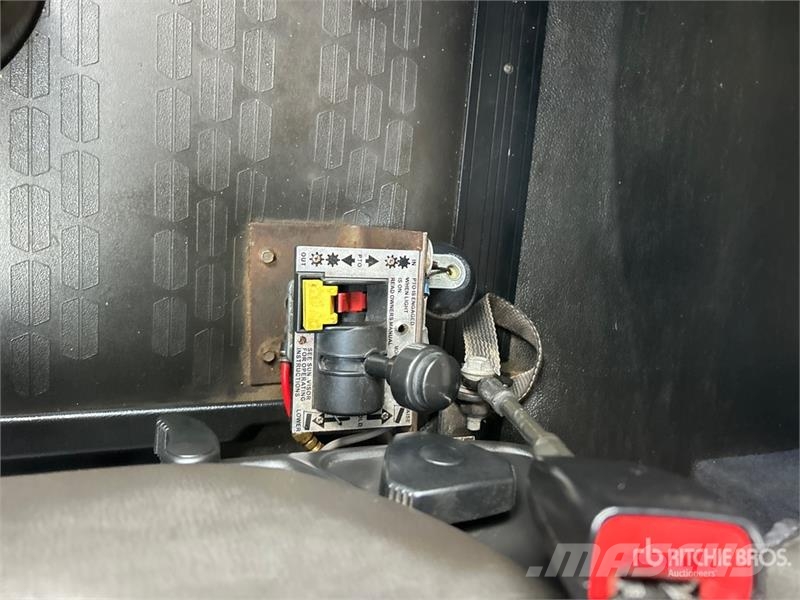 International HX520 6x4 T/A Sleeper Truck Tractor 牵引车