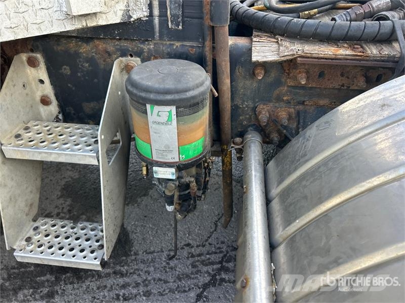 International HX520 6x4 T/A Sleeper Truck Tractor 牵引车