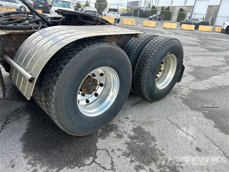 International HX520 6x4 T/A Sleeper Truck Tractor 牵引车