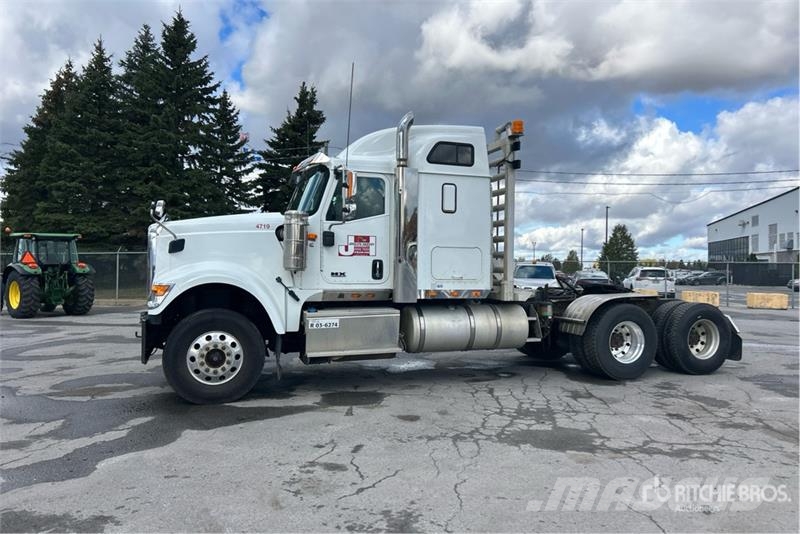 International HX520 6x4 T/A Sleeper Truck Tractor 牵引车