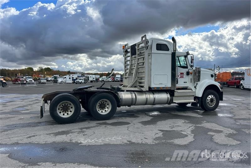 International HX520 6x4 T/A Sleeper Truck Tractor 牵引车