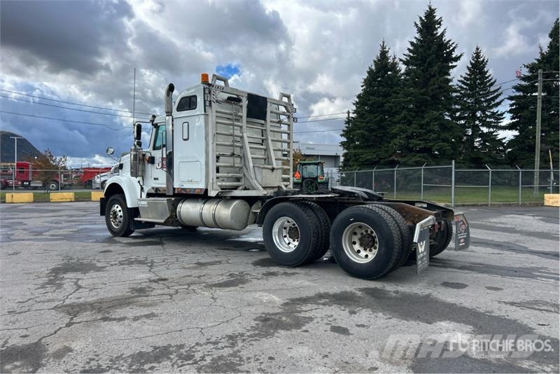 International HX520 6x4 T/A Sleeper Truck Tractor 牵引车