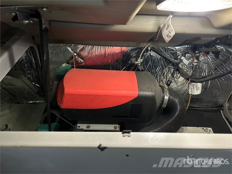 International HX520 6x4 T/A Sleeper Truck Tractor 牵引车