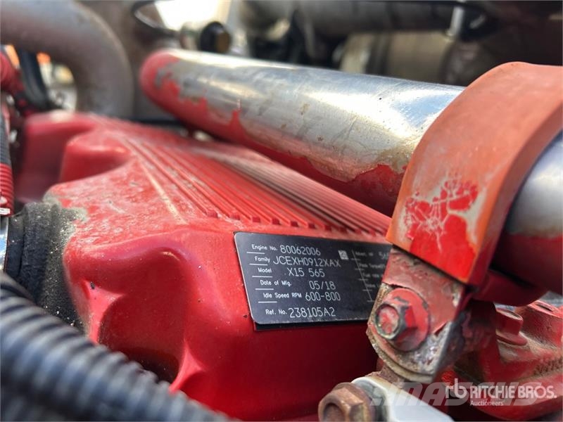 International HX520 6x4 T/A Sleeper Truck Tractor 牵引车