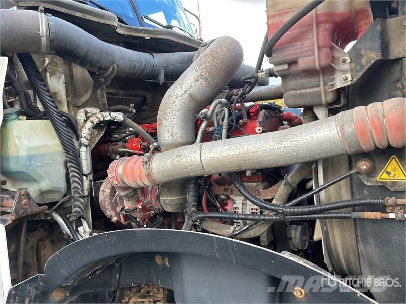 International HX520 6x4 T/A Sleeper Truck Tractor 牵引车