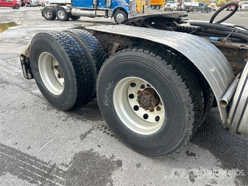 International HX520 6x4 T/A Sleeper Truck Tractor 牵引车