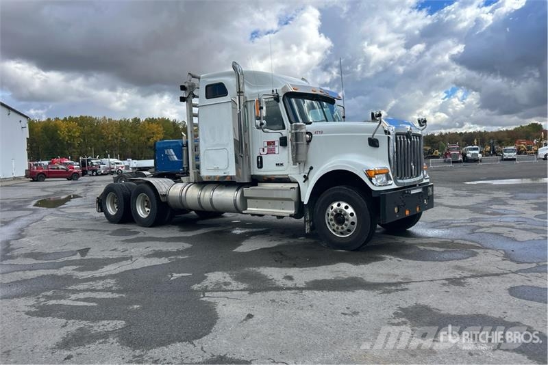 International HX520 6x4 T/A Sleeper Truck Tractor 牵引车