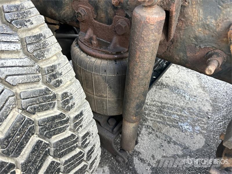 International HX520 6x4 T/A Sleeper Truck Tractor 牵引车