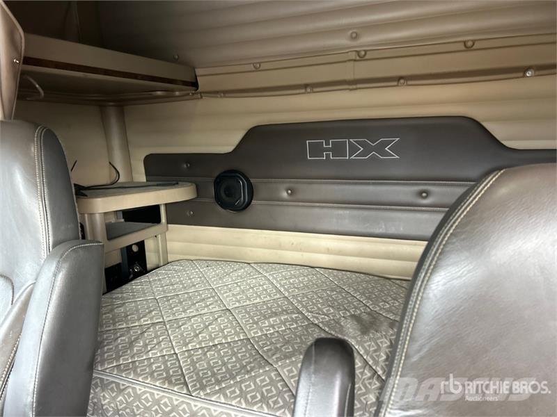 International HX520 6x4 T/A Sleeper Truck Tractor 牵引车
