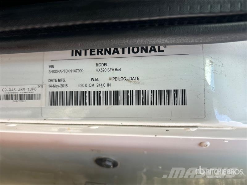 International HX520 6x4 T/A Sleeper Truck Tractor 牵引车