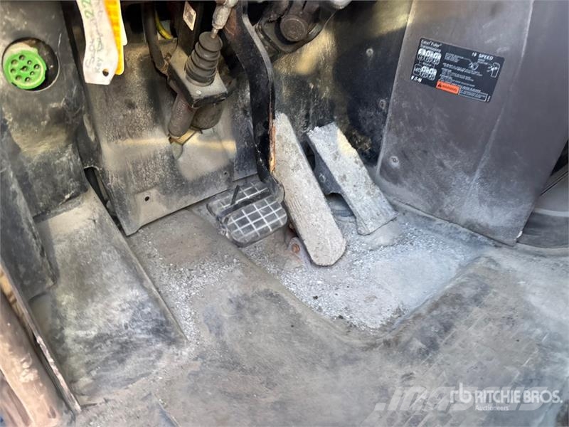 International HX620 6x4 T/A Day Cab Truck Tractor Trekkvogner