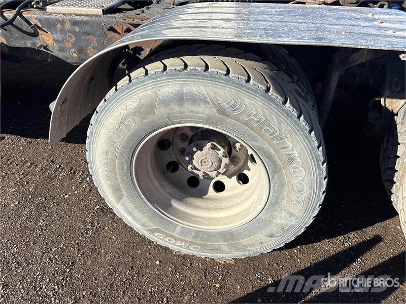 International HX620 6x4 T/A Day Cab Truck Tractor Trekkvogner