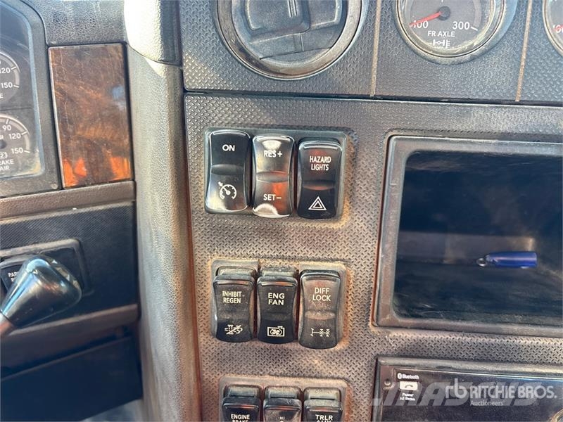 International HX620 6x4 T/A Day Cab Truck Tractor Trekkvogner