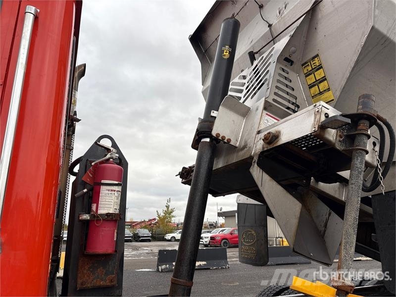 International HX620 6x4 Snow Plow Truck 多目的/汎用車両