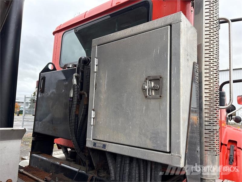 International HX620 6x4 Snow Plow Truck 多目的/汎用車両