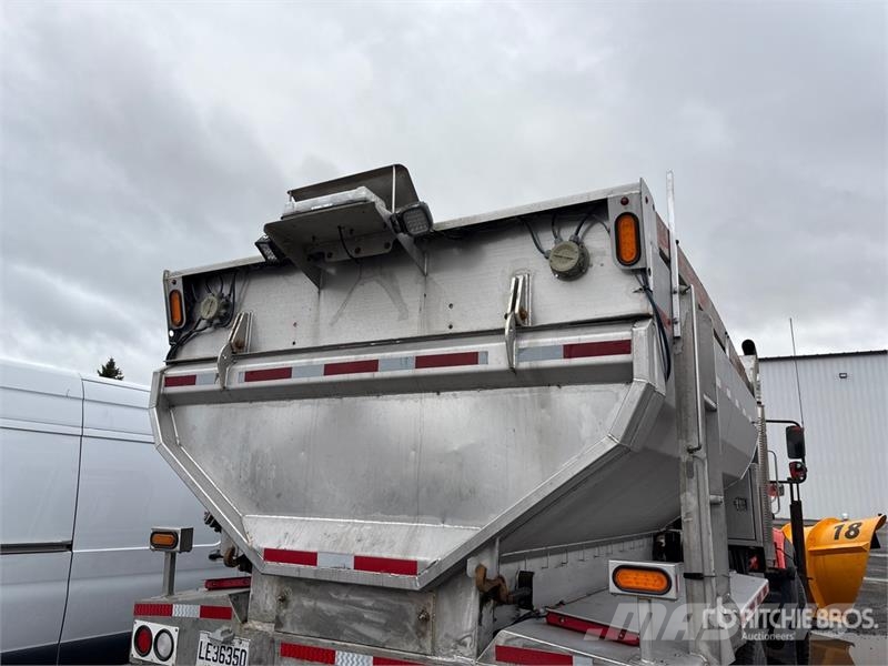 International HX620 6x4 Snow Plow Truck 多目的/汎用車両