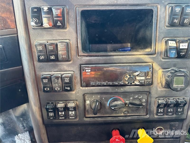 International HX620 6x4 T/A Day Cab Truck Tractor Trekkvogner