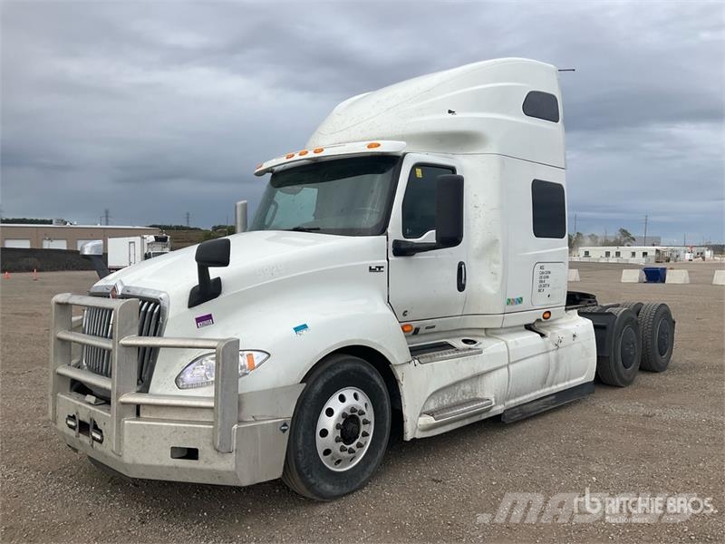 International LT625 Tractor Units