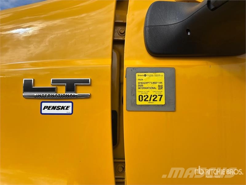 International LT625 Tractor Units