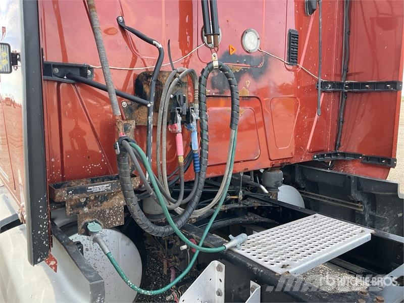 International LT625 Tractor Units