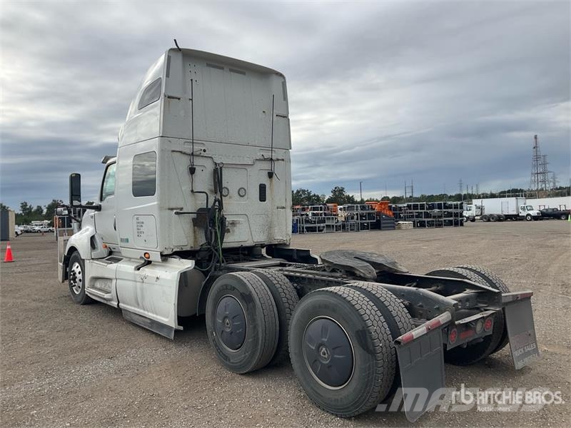 International LT625 Tractor Units
