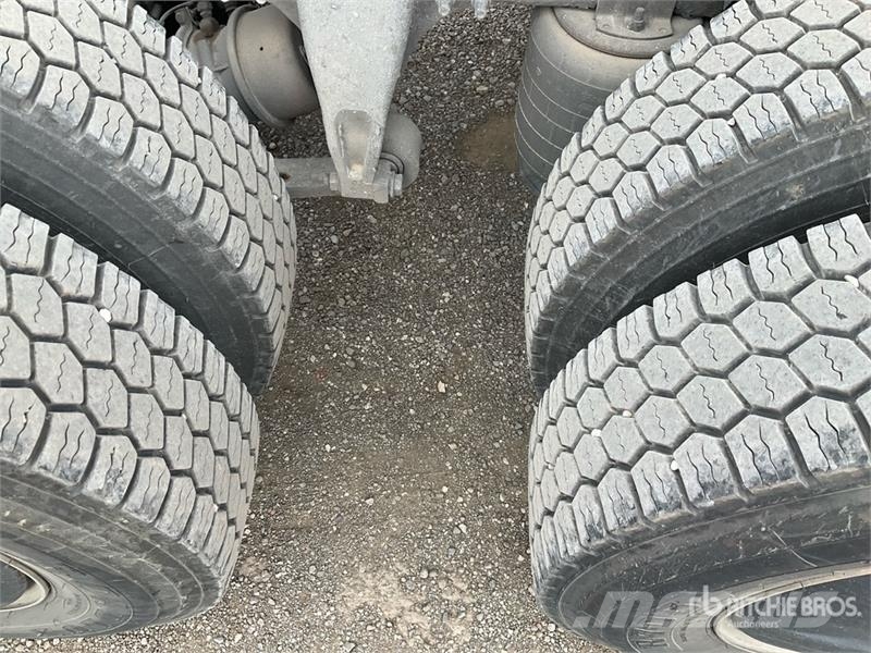 International LT625 Tractor Units