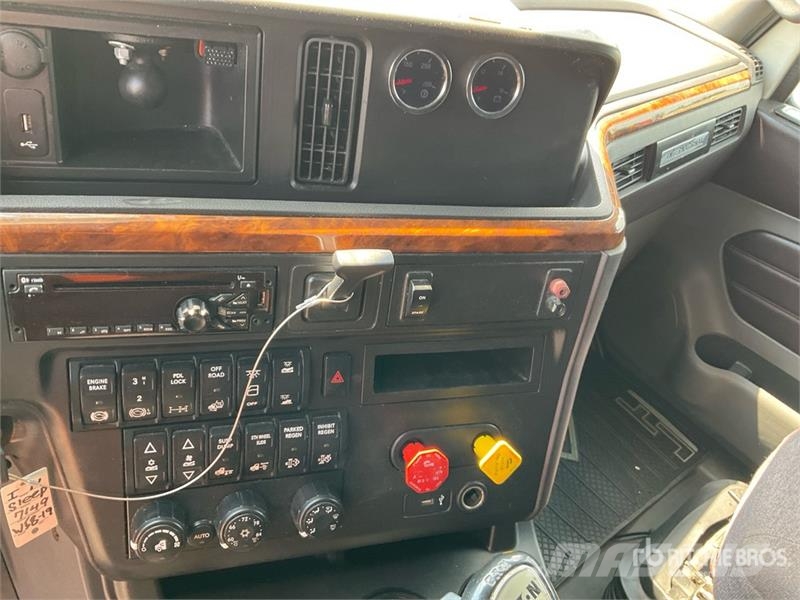 International LT625 牵引车