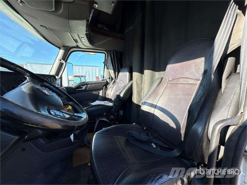 International LT625 Tractor Units