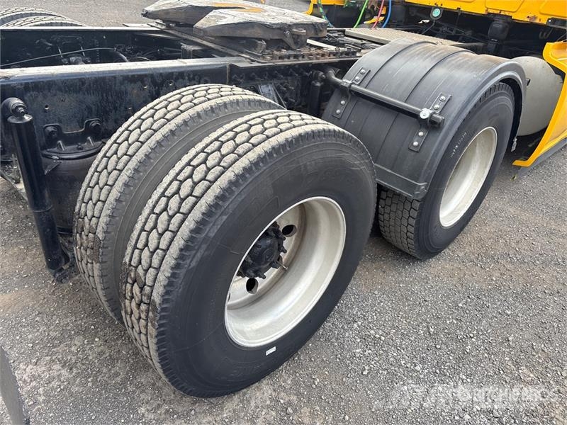International LT625 Tractor Units