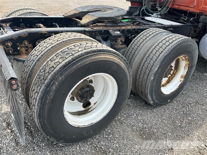 International LT625 Tractor Units