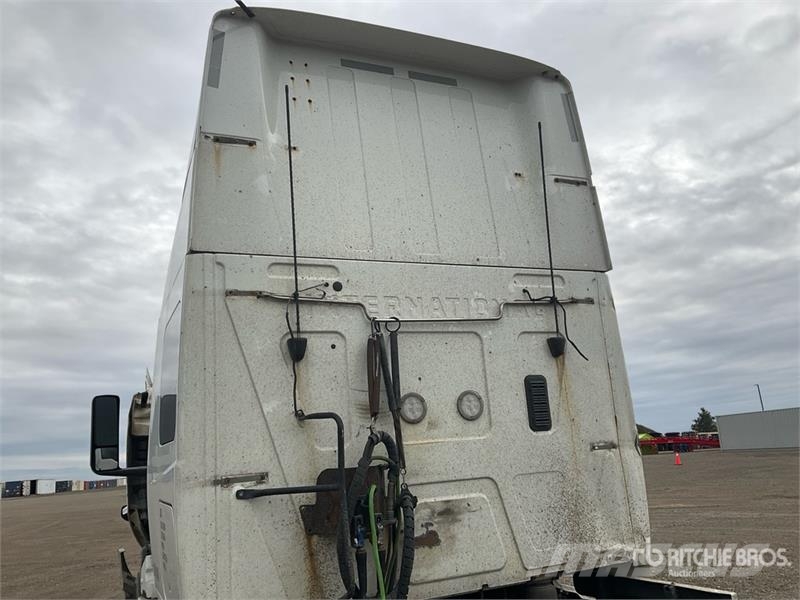 International LT625 Tractor Units