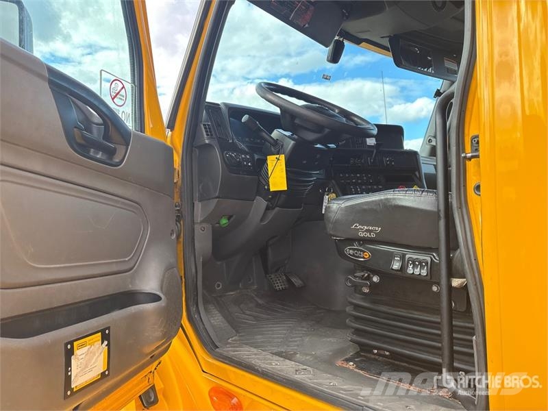 International LT625 Tractor Units