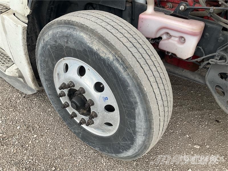International LT625 Tractor Units