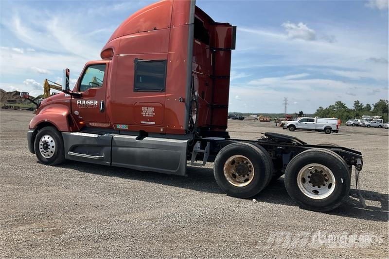 International LT625 Tractor Units