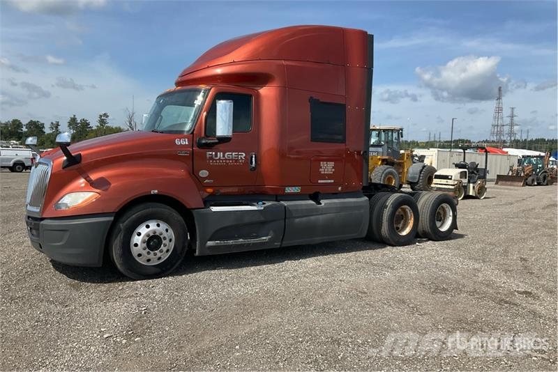 International LT625 Tractor Units