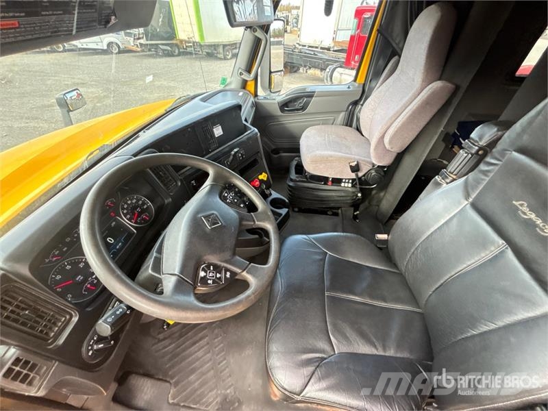International LT625 Tractor Units