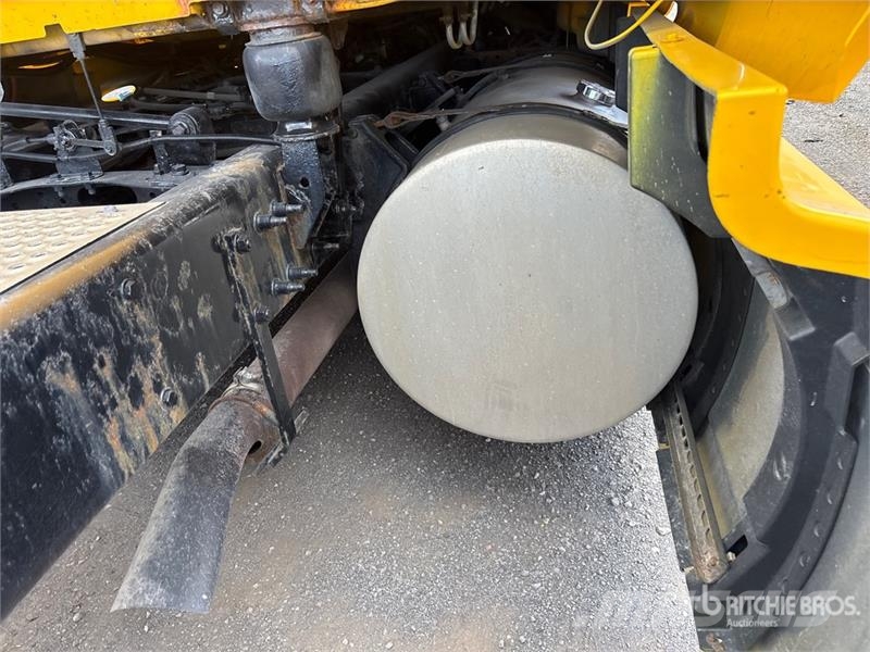 International LT625 Tractor Units