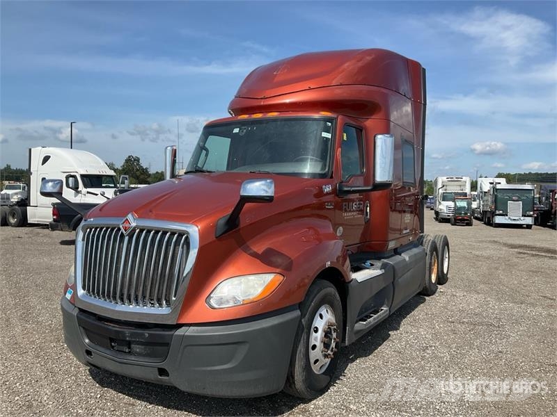International LT625 Tractor Units