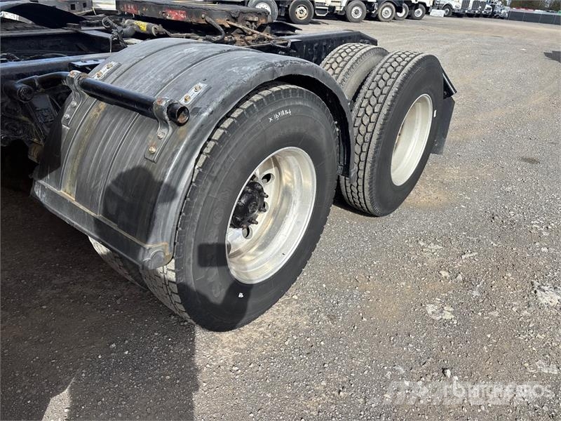 International LT625 Tractor Units