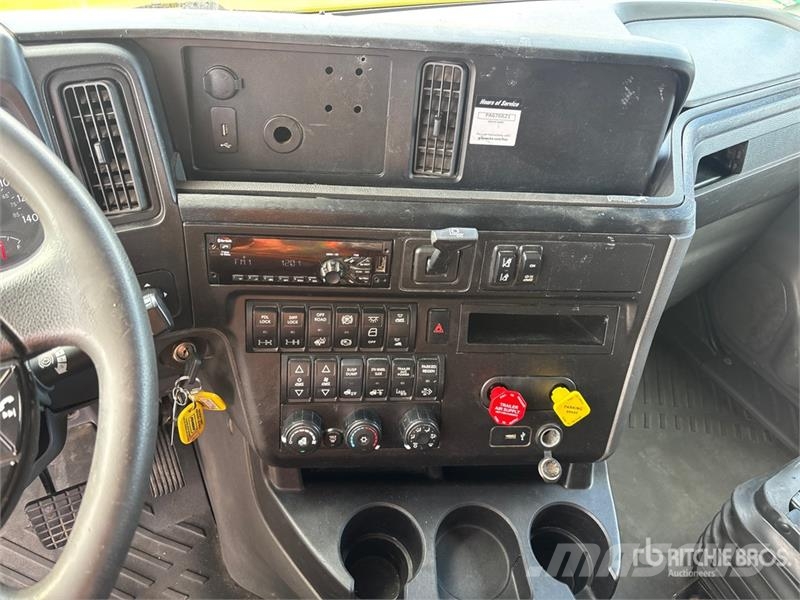 International LT625 Tractor Units