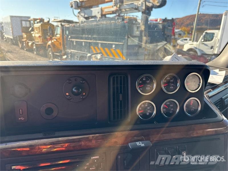 International LT625 Tractor Units