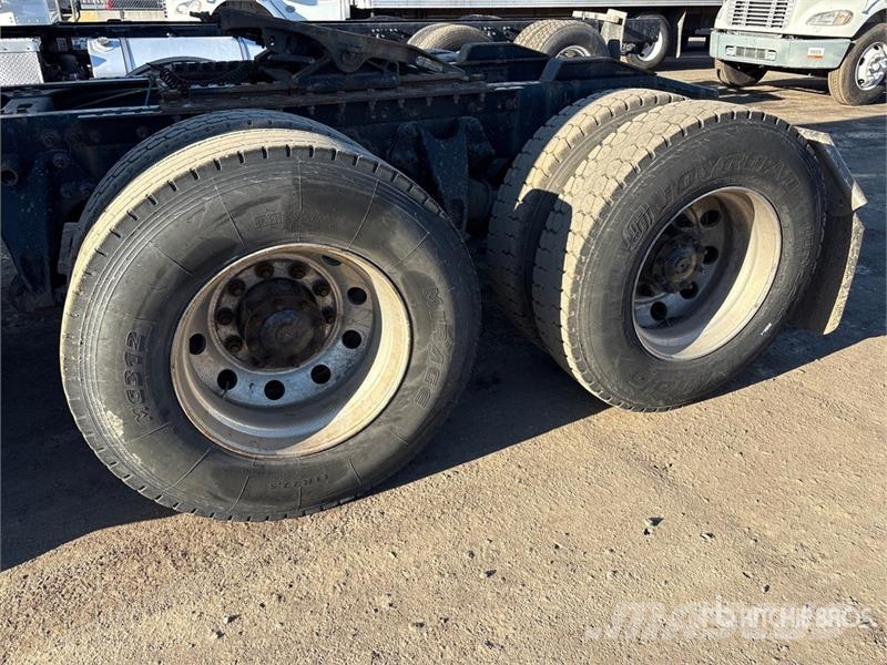 International LT625 Tractor Units