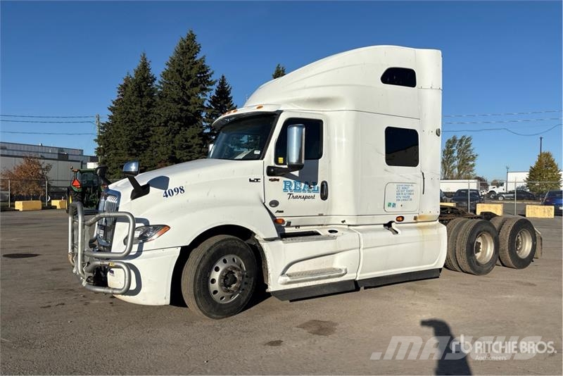 International LT625 Tractor Units