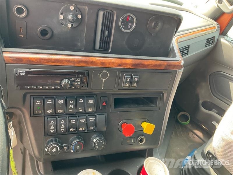International LT625 Tractor Units