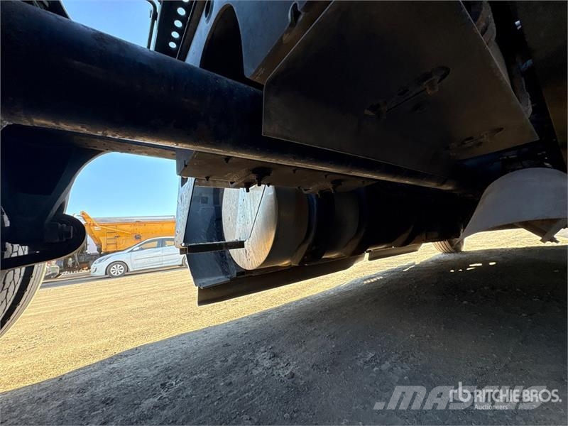 International LT625 Tractor Units